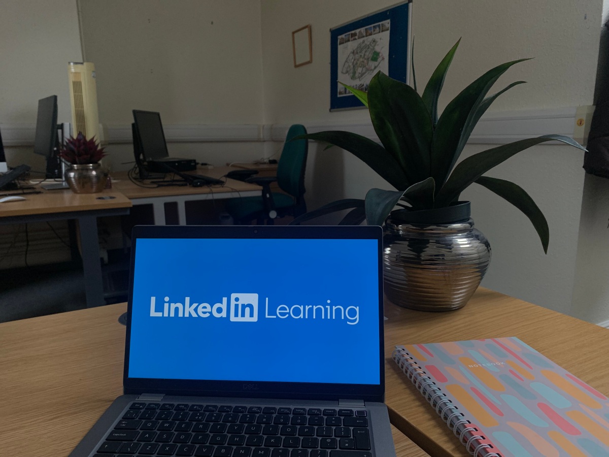 How can LinkedIn Learning help enhance your job applications? – Ways to boost your employability with online learning tools! 
